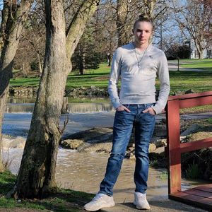 Meet your Posher, Levi